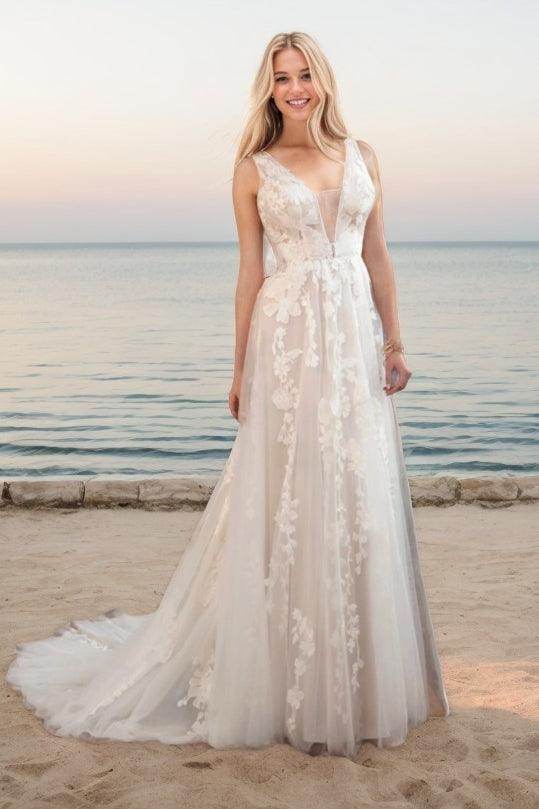 A-Line Sweep-Brush Train Lace Tulle Wedding Dress CW3474 - COCOMELODY